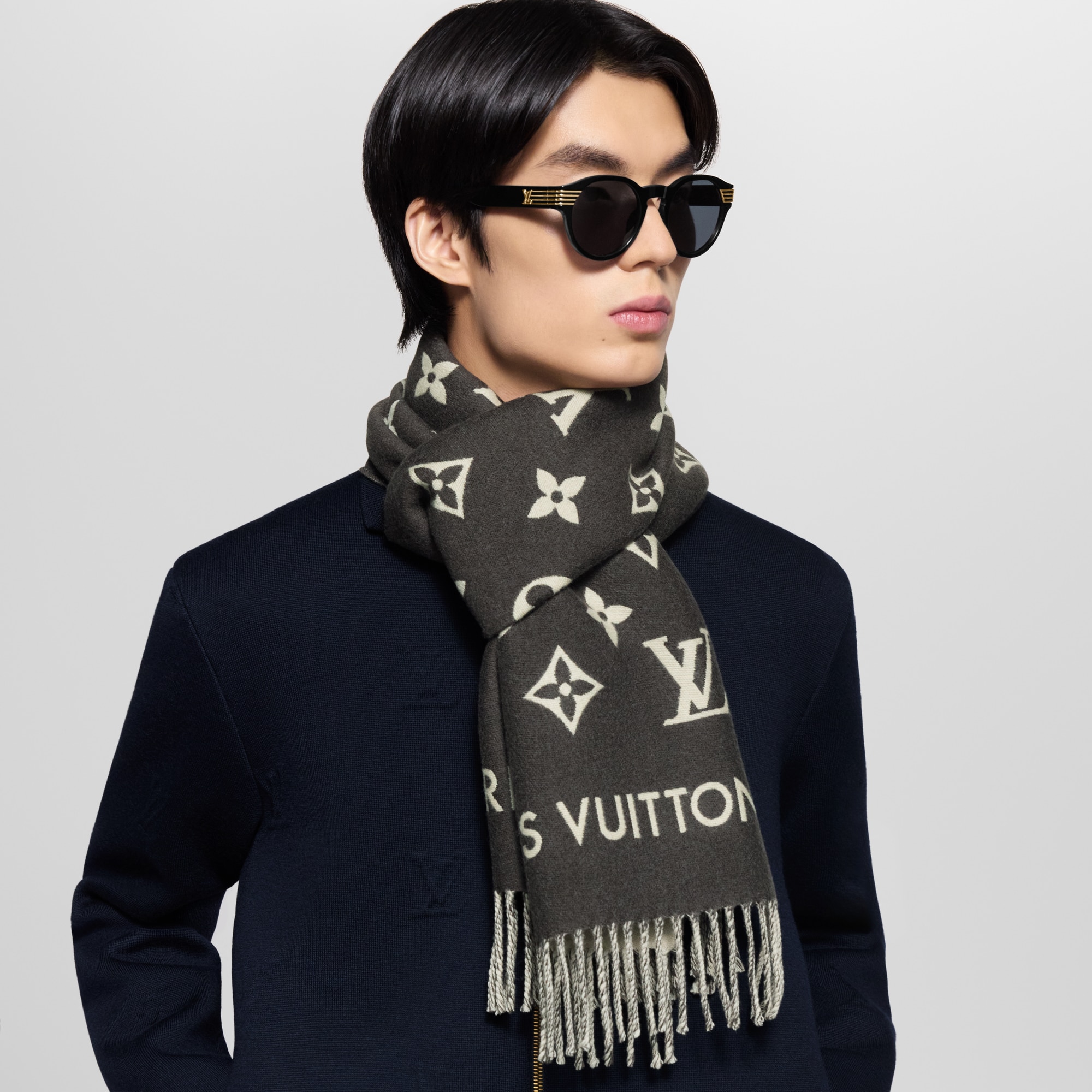ผ้าพันคอรุ่น All About Monogram . in ผู้ชาย