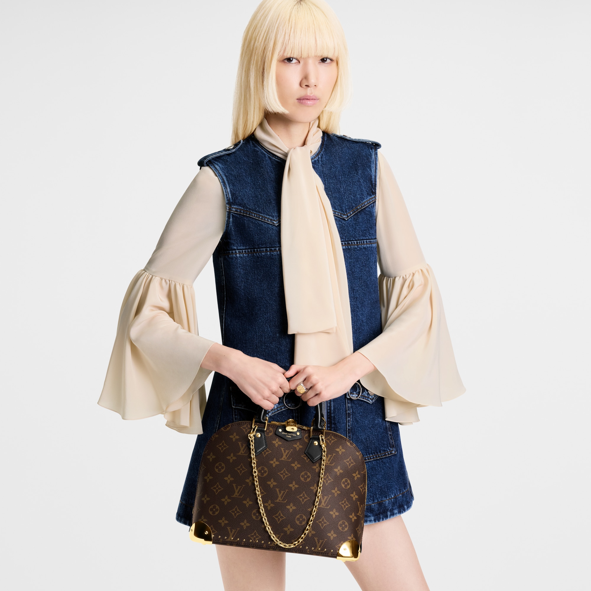 กระเป๋ารุ่น Alma Trunk PM Monogram in กระเป๋าและผลิตภัณฑ์เครื่องหนังขนาดเล็ก