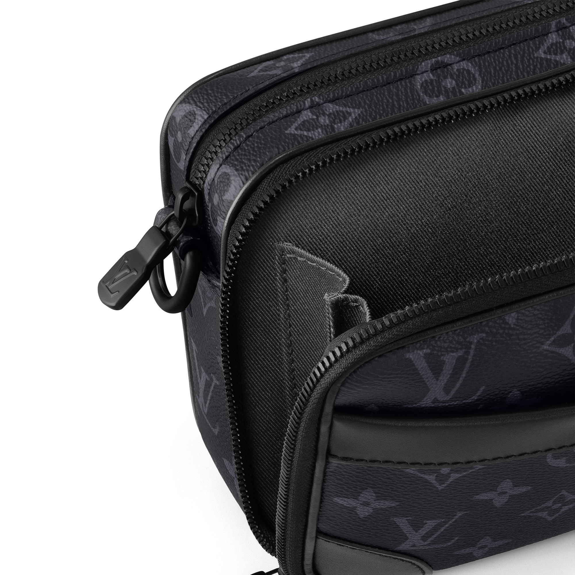 กระเป๋าแมสเซนเจอร์รุ่น Alpha Monogram Eclipse in ผู้ชาย