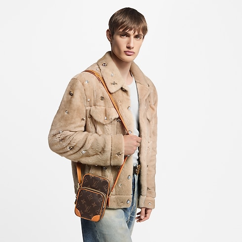 กระเป๋ารุ่น Amazone Monogram ประเภทอื่น in กระเป๋าและผลิตภัณฑ์เครื่องหนังขนาดเล็ก's สำหรับผู้ชาย ผลิตภัณฑ์ใหม่ล่าสุด collections by Louis Vuitton (การย่อ/ขยายผลิตภัณฑ์)