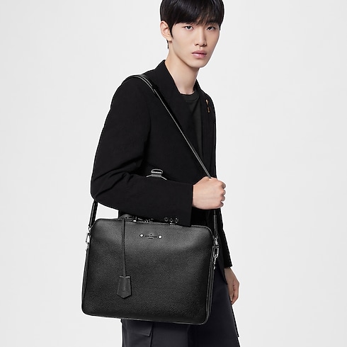 กระเป๋าเอกสารรุ่น Armand หนัง Taurillon in ผู้ชาย's กระเป๋า All Collections collections by Louis Vuitton (การย่อ/ขยายผลิตภัณฑ์)