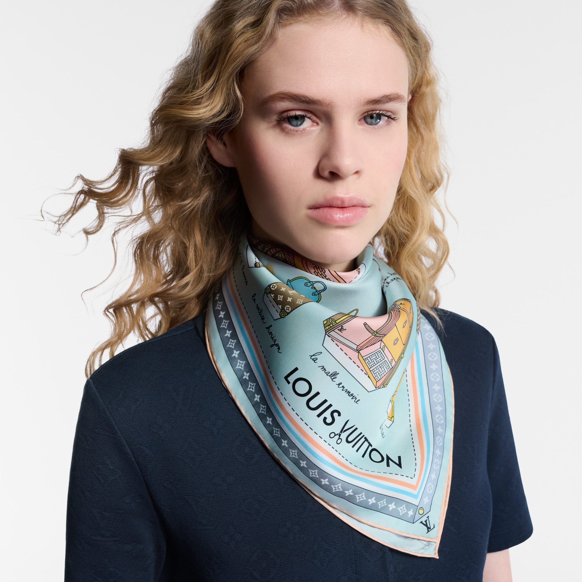 ผ้า Square รุ่น Asnieres Paper House 90 . in ผู้หญิง