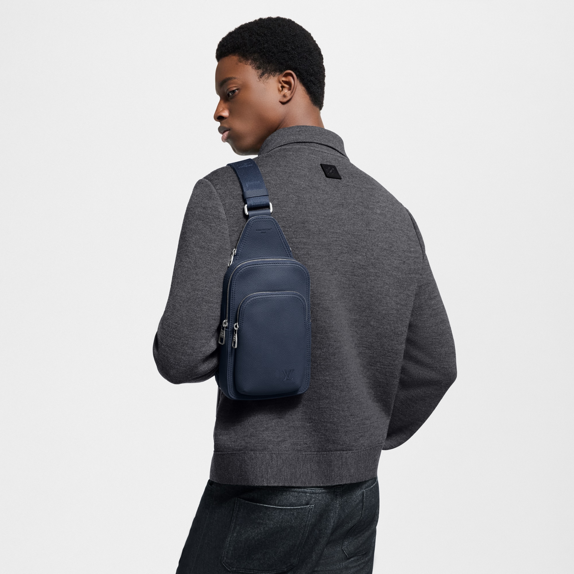 กระเป๋า Slingbag รุ่น Avenue PM LV Aerogram in กระเป๋าและผลิตภัณฑ์เครื่องหนังขนาดเล็ก