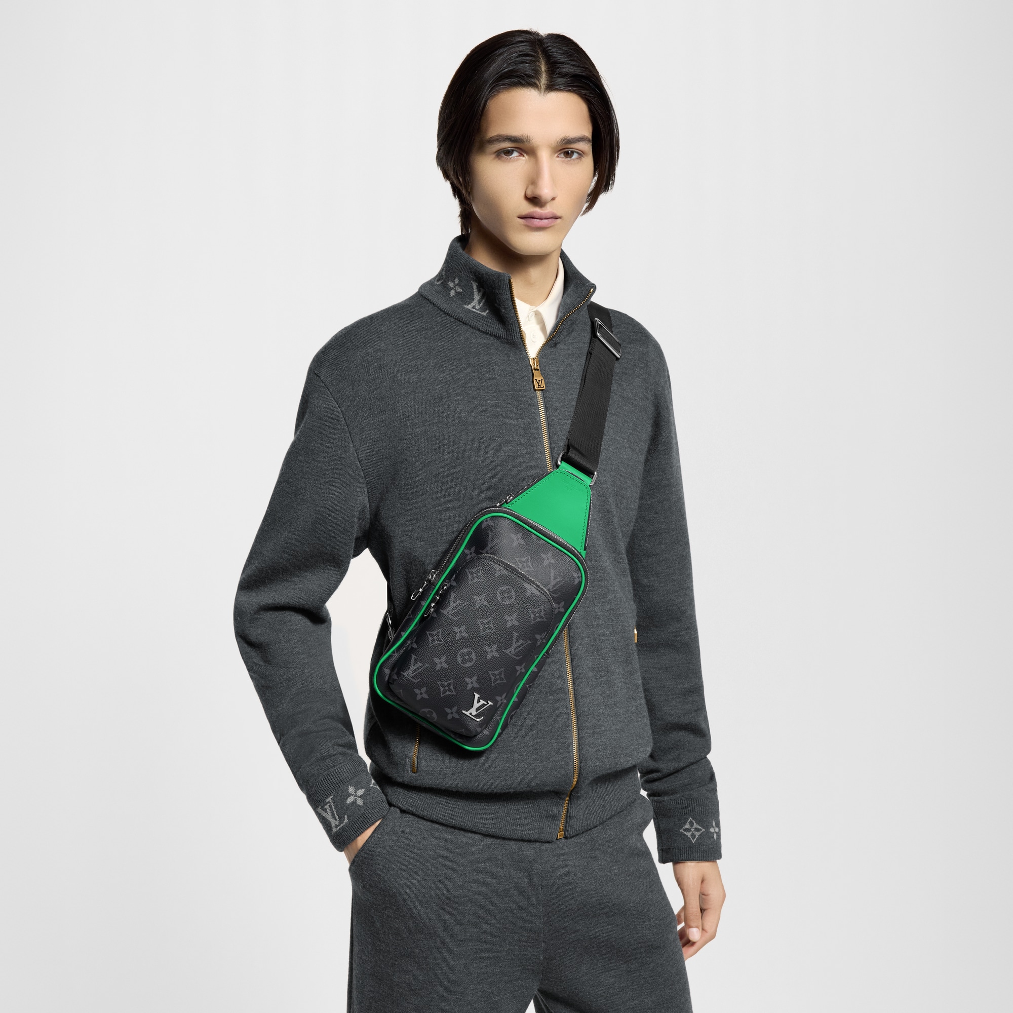 กระเป๋า Slingbag รุ่น Avenue PM Monogram Eclipse in กระเป๋าและผลิตภัณฑ์เครื่องหนังขนาดเล็ก