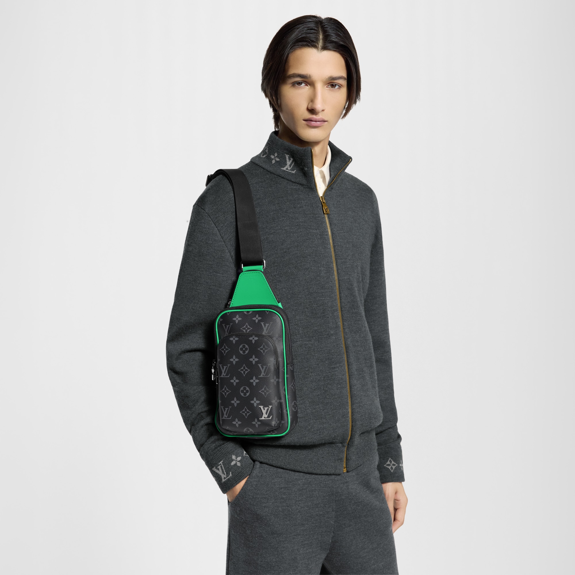 กระเป๋า Slingbag รุ่น Avenue PM Monogram Eclipse in กระเป๋าและผลิตภัณฑ์เครื่องหนังขนาดเล็ก