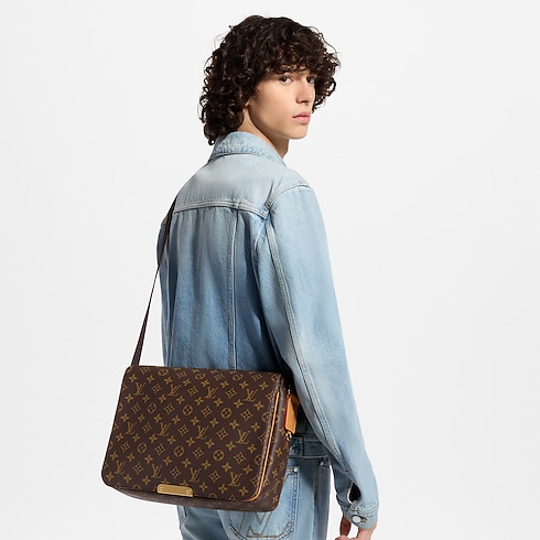 กระเป๋ารุ่น Bastille PM G69 in ผู้ชาย's กระเป๋า กระเป๋าสำหรับผู้ชาย collections by Louis Vuitton (การย่อ/ขยายผลิตภัณฑ์)