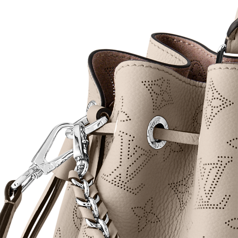 กระเป๋ารุ่น Bella Tote Mahina in กระเป๋าและผลิตภัณฑ์เครื่องหนังขนาดเล็ก's สำหรับผู้หญิง ใหม่ล่าสุด collections by Louis Vuitton (การย่อ/ขยายผลิตภัณฑ์)