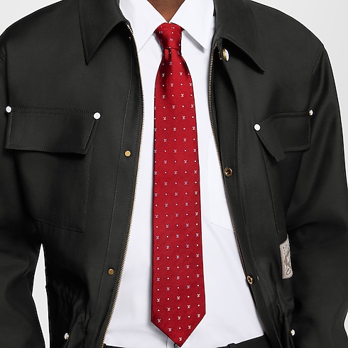 เนคไทรุ่น Blason Dots . in ผู้ชาย's แอคเซสเซอรี่ เนคไทและผ้าเช็ดหน้าสำหรับผู้ชาย collections by Louis Vuitton (การย่อ/ขยายผลิตภัณฑ์)
