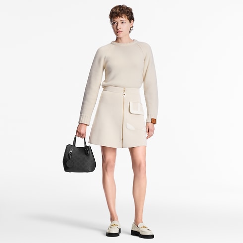 กระเป๋ารุ่น Blossom PM Mahina in กระเป๋าและผลิตภัณฑ์เครื่องหนังขนาดเล็ก's สำหรับผู้หญิง ใหม่ล่าสุด collections by Louis Vuitton (การย่อ/ขยายผลิตภัณฑ์)