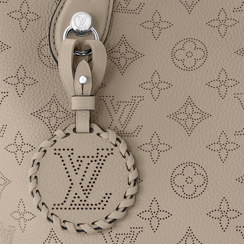 กระเป๋ารุ่น Blossom PM Mahina in กระเป๋าและผลิตภัณฑ์เครื่องหนังขนาดเล็ก's สำหรับผู้หญิง ใหม่ล่าสุด collections by Louis Vuitton (การย่อ/ขยายผลิตภัณฑ์)