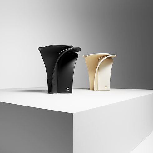 Blossom Stool By Tokujin Yoshioka ไม้ Ash Wood in ทรังก์ การเดินทาง และ บ้าน's บ้านและศิลปะการไดนิ่ง เฟอร์นิเจอร์ collections by Louis Vuitton (การย่อ/ขยายผลิตภัณฑ์)