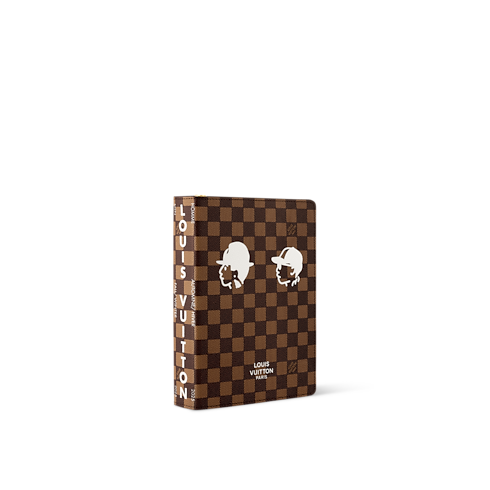 กระเป๋าแมสเซนเจอร์รุ่น Book Damier Ebene แคนวาส in กระเป๋าและผลิตภัณฑ์เครื่องหนังขนาดเล็ก's สำหรับผู้ชาย ผลิตภัณฑ์ใหม่ล่าสุด collections by Louis Vuitton (การย่อ/ขยายผลิตภัณฑ์)
