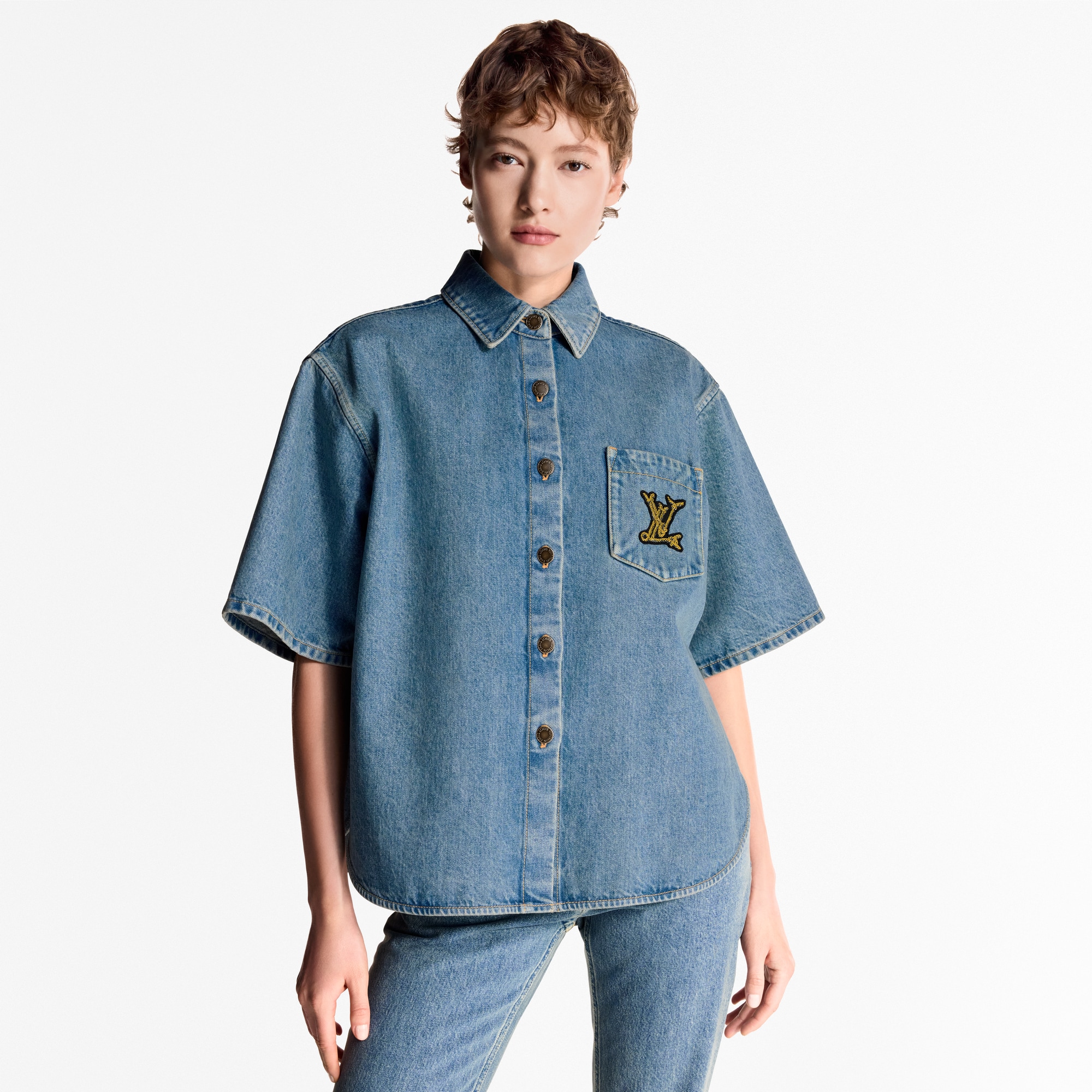 เสื้อเชิ้ตเดนิมทรง Boxy  in ผู้หญิง