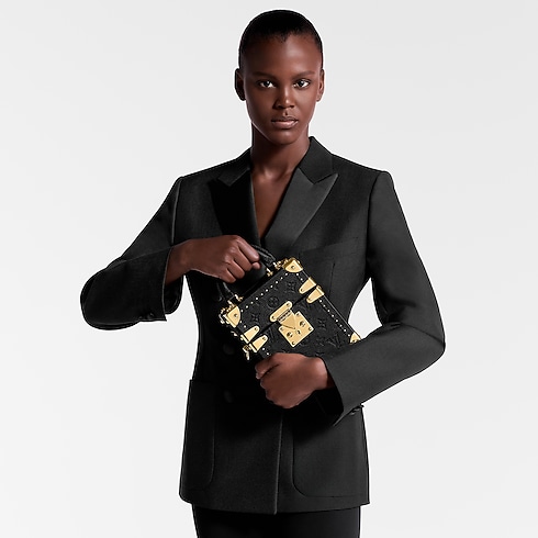 กระเป๋ารุ่น Camera Box หนัง Monogram Empreinte in ของขวัญและการสร้างสรรค์ผลงานของคุณ's คู่มือของขวัญวันแม่ } collections by Louis Vuitton (การย่อ/ขยายผลิตภัณฑ์)