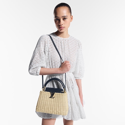 กระเป๋ารุ่น Capucines BB Capucines in ผู้หญิง's กระเป๋าถือ กระเป๋ารุ่น Capucines collections by Louis Vuitton (การย่อ/ขยายผลิตภัณฑ์)