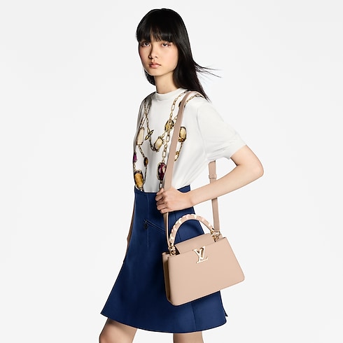 กระเป๋ารุ่น Capucines BB Capucines in ผู้หญิง's กระเป๋าถือ กระเป๋ารุ่น Capucines collections by Louis Vuitton (การย่อ/ขยายผลิตภัณฑ์)