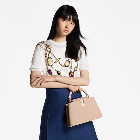 กระเป๋ารุ่น Capucines BB Capucines in ผู้หญิง's กระเป๋าถือ กระเป๋ารุ่น Capucines collections by Louis Vuitton (การย่อ/ขยายผลิตภัณฑ์)