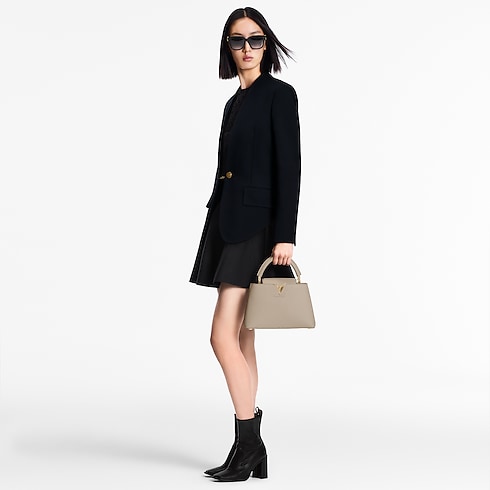 กระเป๋ารุ่น Capucines BB Capucines in ผู้หญิง's กระเป๋าถือ กระเป๋ารุ่น Capucines collections by Louis Vuitton (การย่อ/ขยายผลิตภัณฑ์)