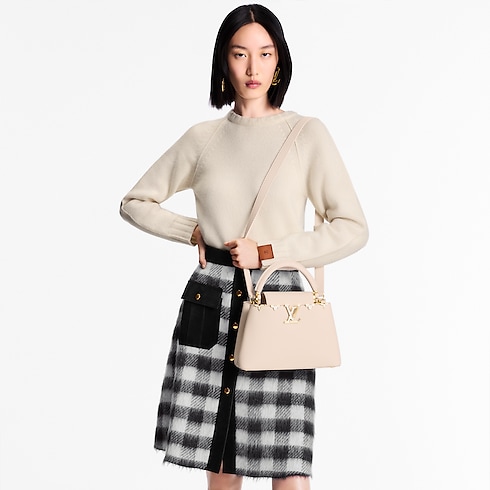 กระเป๋ารุ่น Capucines BB Capucines in ผู้หญิง's กระเป๋าถือ กระเป๋ารุ่น Capucines collections by Louis Vuitton (การย่อ/ขยายผลิตภัณฑ์)