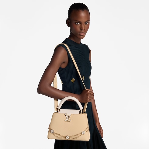 กระเป๋ารุ่น Capucines BB Capucines in ผู้หญิง's กระเป๋าถือ กระเป๋ารุ่น Capucines collections by Louis Vuitton (การย่อ/ขยายผลิตภัณฑ์)