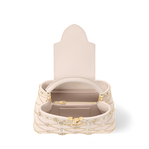 กระเป๋ารุ่น Capucines BB Capucines in ผู้หญิง's ผลิตภัณฑ์ใหม่ } collections by Louis Vuitton (การย่อ/ขยายผลิตภัณฑ์)
