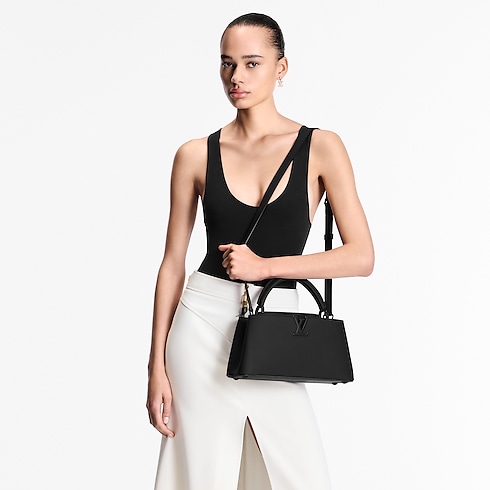 กระเป๋ารุ่น Capucines East-West MM Capucines in ผู้หญิง's กระเป๋าถือ กระเป๋ารุ่น Capucines collections by Louis Vuitton (การย่อ/ขยายผลิตภัณฑ์)