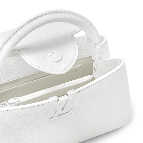 กระเป๋ารุ่น Capucines East-West MM Capucines in ผู้หญิง's กระเป๋าถือ กระเป๋ารุ่น Capucines collections by Louis Vuitton (การย่อ/ขยายผลิตภัณฑ์)