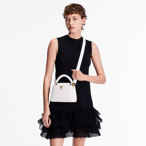 กระเป๋ารุ่น Capucines Mini Capucines in ผู้หญิง's กระเป๋าถือ กระเป๋ารุ่น Capucines collections by Louis Vuitton (การย่อ/ขยายผลิตภัณฑ์)