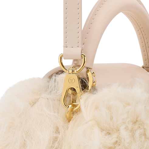 กระเป๋ารุ่น Capucines Mini Snowball Capucines in ผู้หญิง's กระเป๋าถือ กระเป๋าถือสำหรับผู้หญิง collections by Louis Vuitton (การย่อ/ขยายผลิตภัณฑ์)