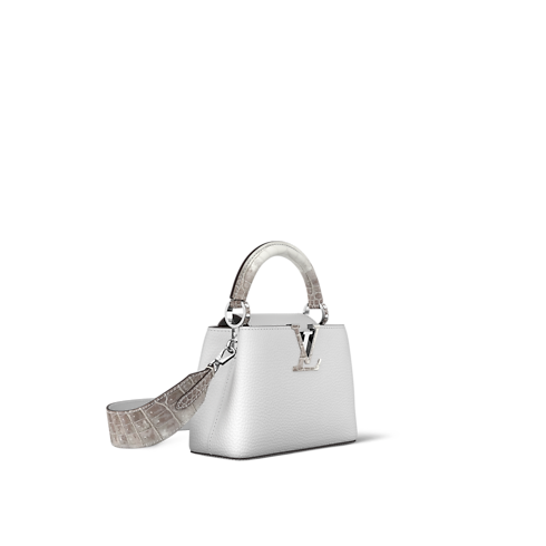 กระเป๋ารุ่น Capucines Mini Strap Large L09 in ผู้หญิง's กระเป๋าถือ กระเป๋ารุ่น Capucines collections by Louis Vuitton (การย่อ/ขยายผลิตภัณฑ์)