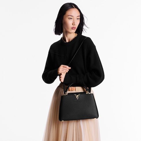 กระเป๋ารุ่น Capucines MM Capucines in ผู้หญิง's กระเป๋าถือ กระเป๋ารุ่น Capucines collections by Louis Vuitton (การย่อ/ขยายผลิตภัณฑ์)