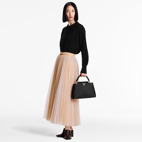 กระเป๋ารุ่น Capucines MM Capucines in ผู้หญิง's กระเป๋าถือ กระเป๋ารุ่น Capucines collections by Louis Vuitton (การย่อ/ขยายผลิตภัณฑ์)