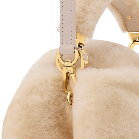 Capusnow Capucines in ผู้หญิง's กระเป๋าถือ กระเป๋ารุ่น Capucines collections by Louis Vuitton (การย่อ/ขยายผลิตภัณฑ์)