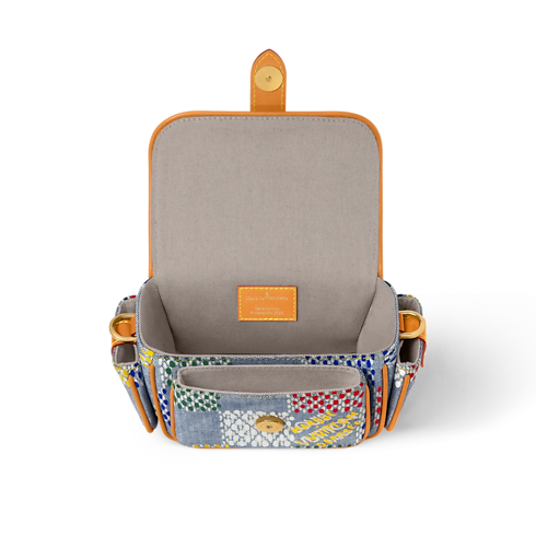 กระเป๋าสตางค์แบบสะพายรุ่น Cargo Damier ประเภทอื่น in ผู้ชาย's กระเป๋าสตางค์และผลิตภัณฑ์เครื่องหนังขนาดเล็ก กระเป๋ามินิ collections by Louis Vuitton (การย่อ/ขยายผลิตภัณฑ์)