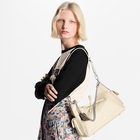 กระเป๋ารุ่น CarryAll Cargo Vibe PM LV Vibe in ผู้หญิง's กระเป๋าถือ กระเป๋าถือสำหรับผู้หญิง collections by Louis Vuitton (การย่อ/ขยายผลิตภัณฑ์)