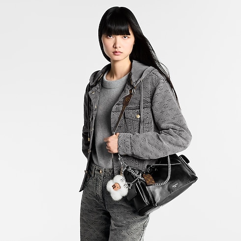 กระเป๋ารุ่น CarryAll Cargo Vibe PM LV Vibe in ผู้หญิง's กระเป๋าถือ กระเป๋าถือสำหรับผู้หญิง collections by Louis Vuitton (การย่อ/ขยายผลิตภัณฑ์)