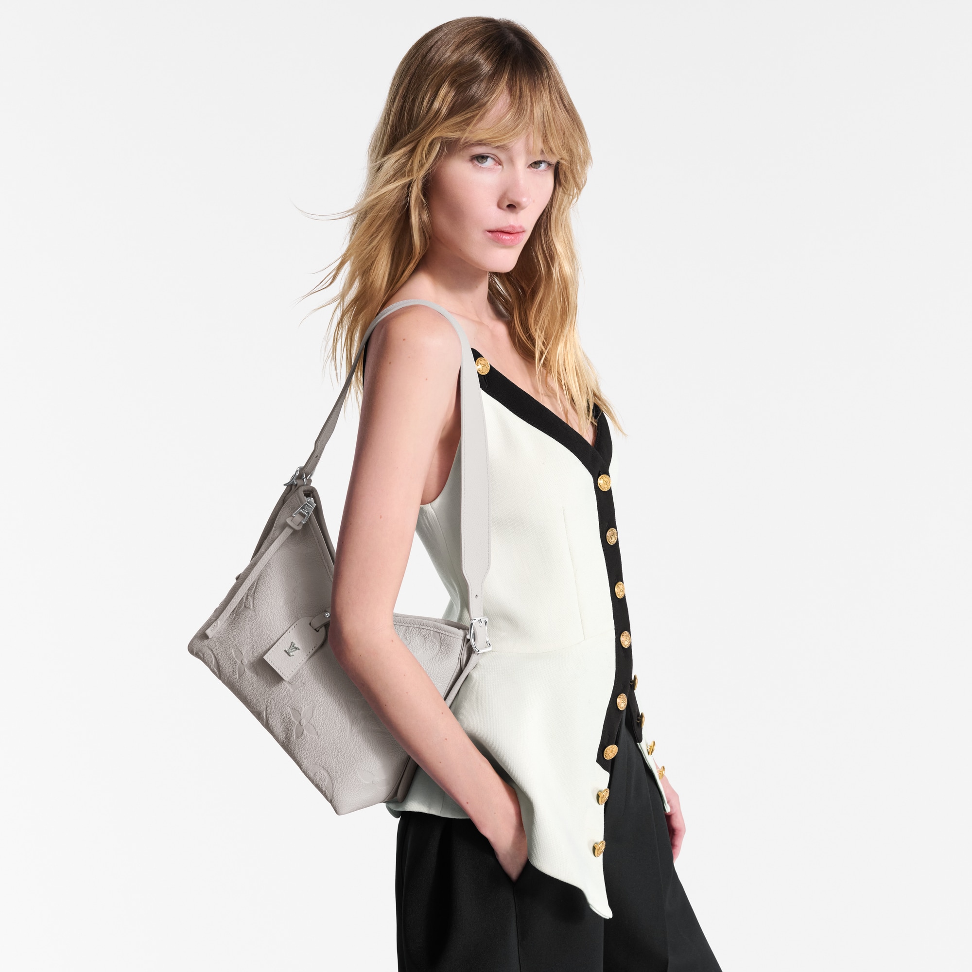 กระเป๋ารุ่น CarryAll PM Monogram Empreinte in ผู้หญิง