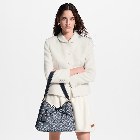 กระเป๋ารุ่น CarryAll PM in ผู้หญิง's กระเป๋าถือ กระเป๋าถือสำหรับผู้หญิง collections by Louis Vuitton (การย่อ/ขยายผลิตภัณฑ์)