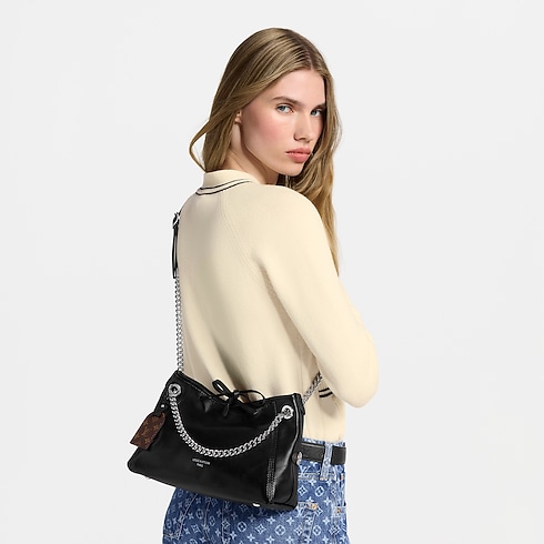 กระเป๋ารุ่น CarryAll BB H34 in ผู้หญิง's กระเป๋าถือ กระเป๋าถือสำหรับผู้หญิง collections by Louis Vuitton (การย่อ/ขยายผลิตภัณฑ์)