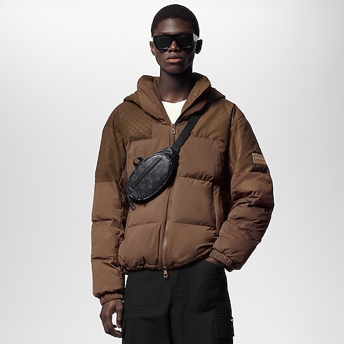 กระเป๋าคาดเอวรุ่น Catch Monogram Eclipse in ผู้ชาย's กระเป๋า All Collections collections by Louis Vuitton (การย่อ/ขยายผลิตภัณฑ์)