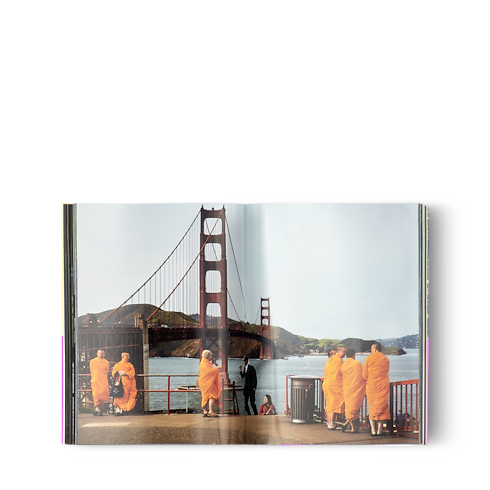 หนังสือ Cities on Earth in ทรังก์ การเดินทาง และ บ้าน's หนังสือและเครื่องเขียน หนังสือ City Guide collections by Louis Vuitton (การย่อ/ขยายผลิตภัณฑ์)