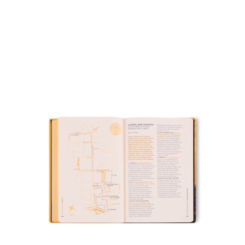 หนังสือ City Guide เฉิงตู in ทรังก์ การเดินทาง และ บ้าน's หนังสือและเครื่องเขียน หนังสือ City Guide collections by Louis Vuitton (การย่อ/ขยายผลิตภัณฑ์)