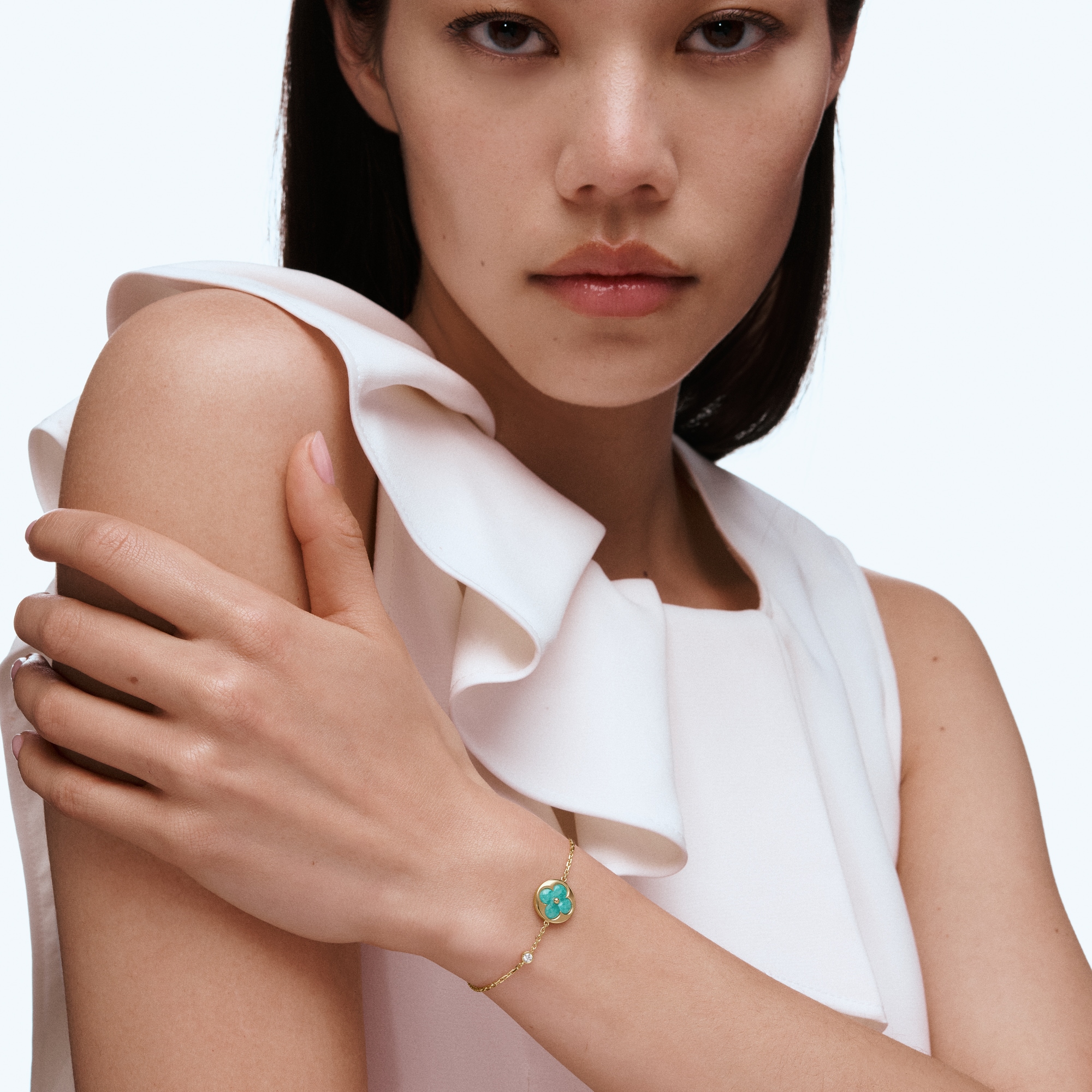 สร้อยข้อมือ Color Blossom BB Sun เยลโลว์โกลด์ แอมะซอไนต์ และเพชร  in จิวเวลรี่