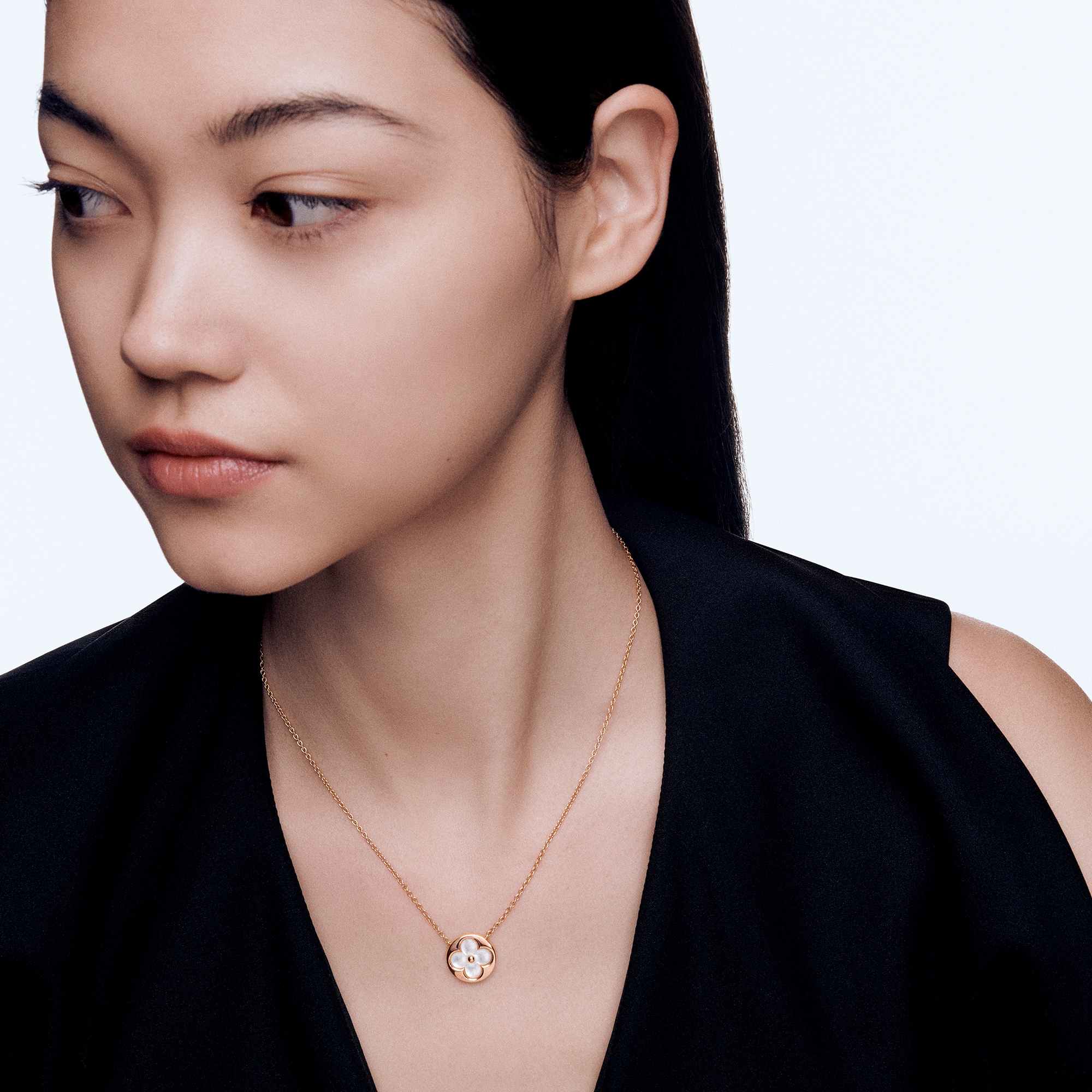 จี้ Color Blossom M Sun พิงค์โกลด์และมาเธอร์ออฟเพิร์ลสีขาว  in จิวเวลรี่