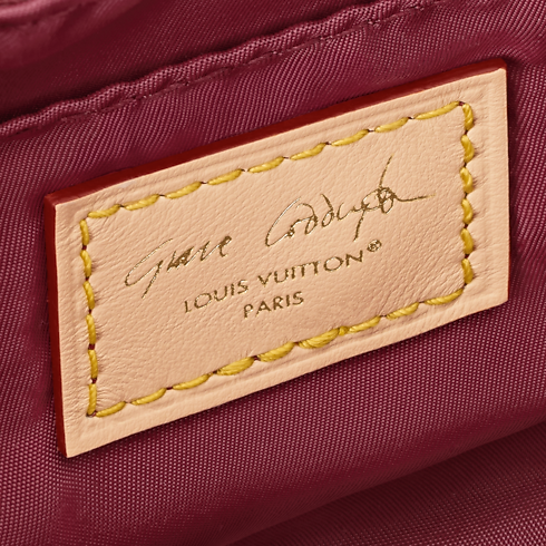 กระเป๋ารุ่น Pochette Cosmétique PM แคนวาสประเภทอื่น in ผู้หญิง's การเดินทางและท่องเที่ยว อุปกรณ์เสริมการเดินทางสำหรับผู้หญิง collections by Louis Vuitton (การย่อ/ขยายผลิตภัณฑ์)