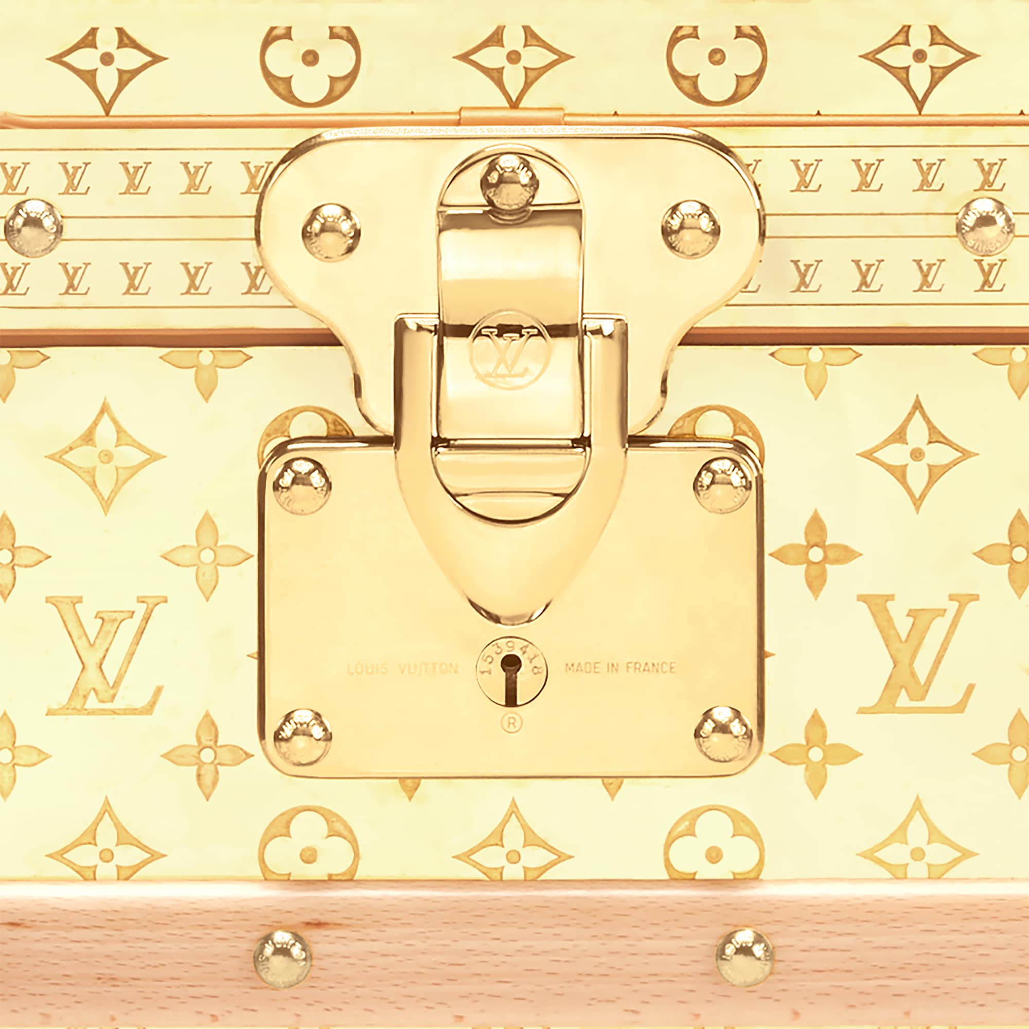 ทรังก์รุ่น Courrier Lozine 110 LV Brass High End ประเภทอื่น in ทรังก์ การเดินทาง และ บ้าน