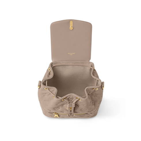 กระเป๋าสะพายหลังรุ่น Coussin PM Coussin in กระเป๋าและผลิตภัณฑ์เครื่องหนังขนาดเล็ก's สำหรับผู้หญิง ไอคอนิก collections by Louis Vuitton (การย่อ/ขยายผลิตภัณฑ์)