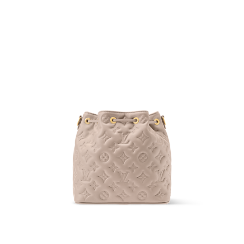 กระเป๋ารุ่น Coussin Coussin in กระเป๋าและผลิตภัณฑ์เครื่องหนังขนาดเล็ก's สำหรับผู้หญิง ไอคอนิก collections by Louis Vuitton (การย่อ/ขยายผลิตภัณฑ์)