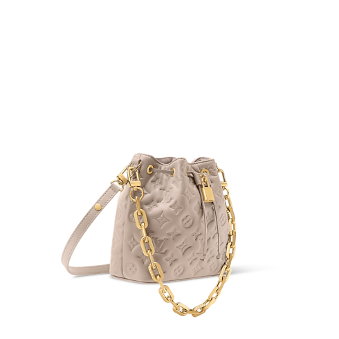 กระเป๋ารุ่น Coussin Coussin in กระเป๋าและผลิตภัณฑ์เครื่องหนังขนาดเล็ก's สำหรับผู้หญิง ไอคอนิก collections by Louis Vuitton (การย่อ/ขยายผลิตภัณฑ์)