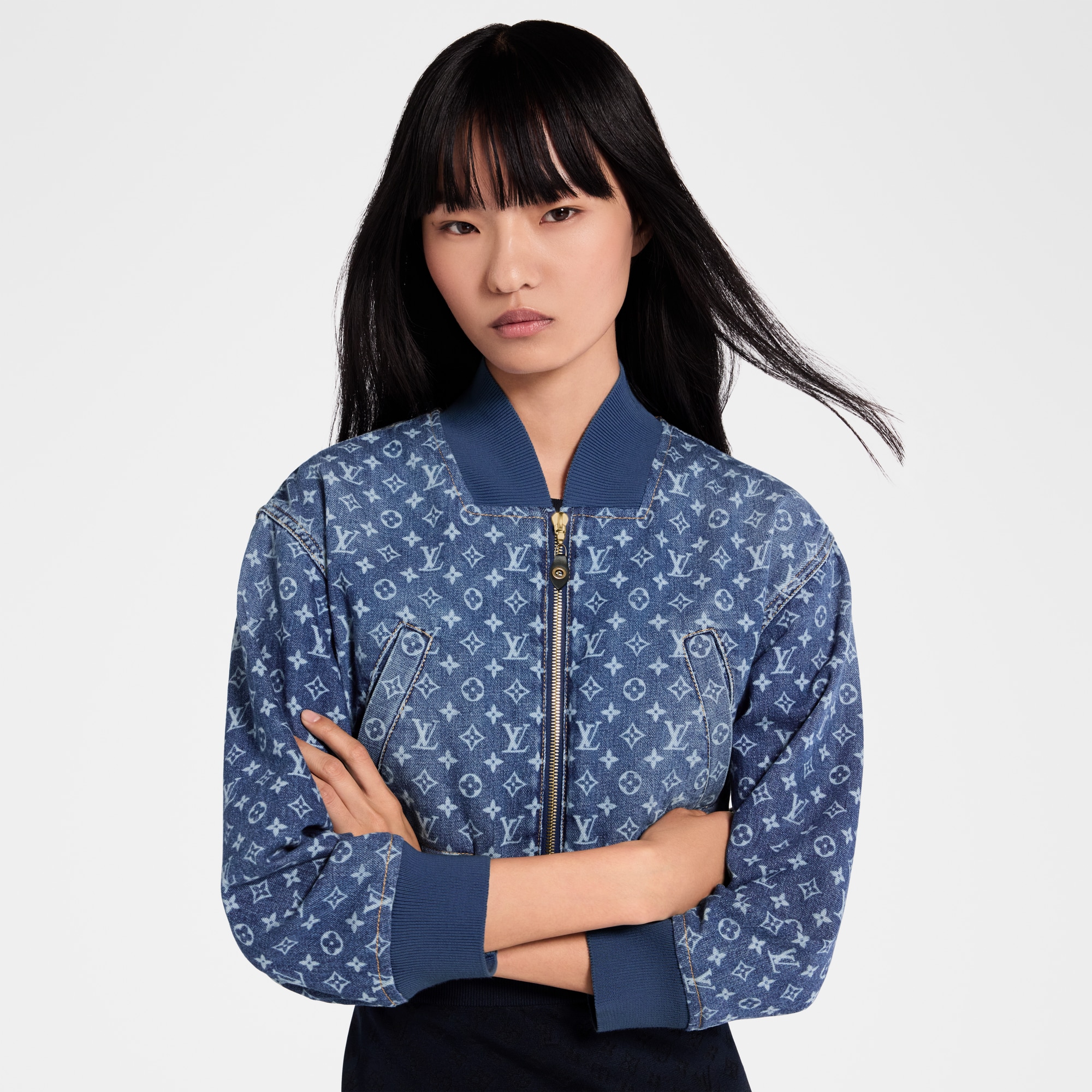 เสื้อแจ็คเก็ตบอมเบอร์ครอปเดนิมลาย Monogram  in ผู้หญิง